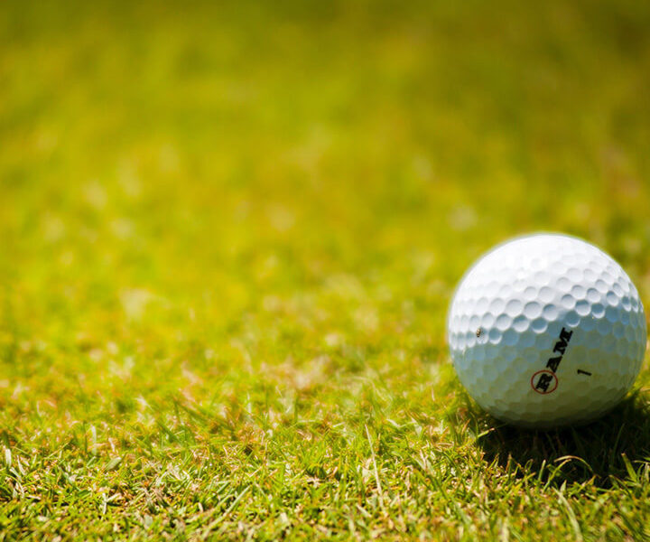 white-golf-ball-on-green-grass-1174996-1200×600